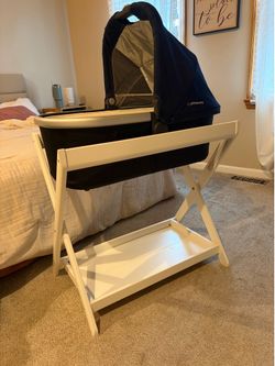 Uppa baby bassinet and collapsable stand