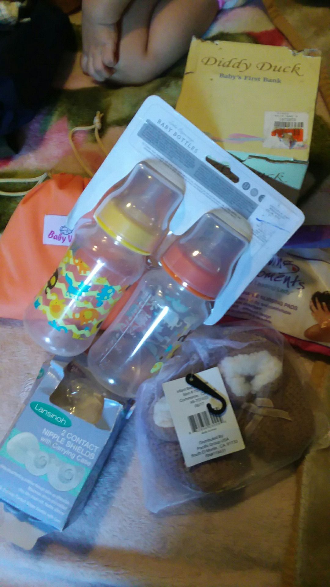 FREE BABY BOTTLES ,BREAST PADS WASHABLE NEW NEVER USED AND OTHER STUFF SERIOUS PEOPLE ONLY