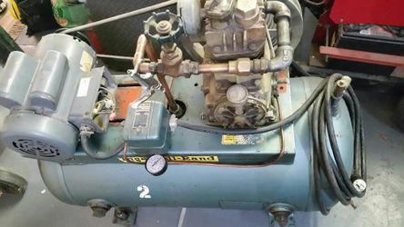 30 gallon Guincy compressor