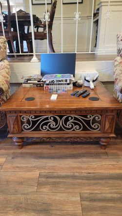 Coffee table with 2 chairs
