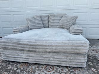 Maple+Main Chaise with USB & Cupholder in Julia Fog Gray - $299.99- FREE Delivery- READ Description