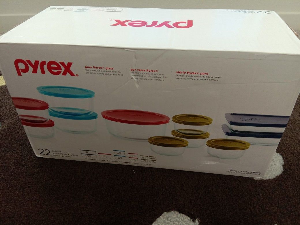 Pyrex glass bowl set new unopened