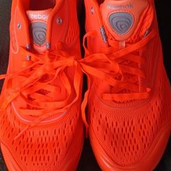 REEBOK EASYTONES SIZE 9 