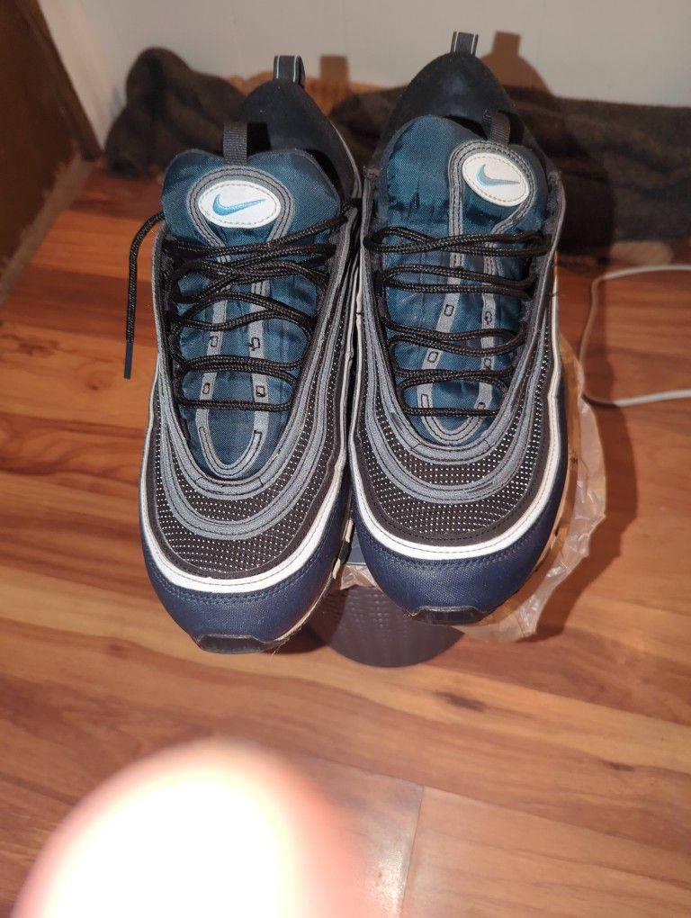 97 Air Max Only Wore for About A Month They Run a little Bit small. Great Condition... Got Them for 65$. Only Want 45$. No In-box. 