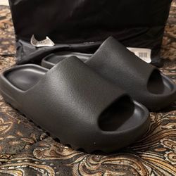 YZY YS-01 Black Slide