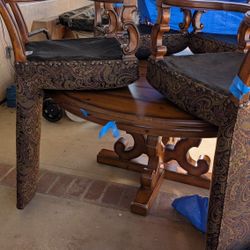 Round Table With Chairs