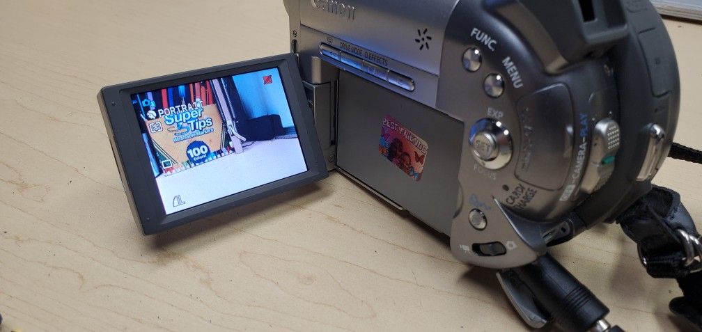 Canon DC10A DVD Video Camcorder. Tested. Working.