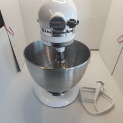 kitchen Aid classic mixer 4.5 Qts for Sale in Las Vegas, NV - OfferUp