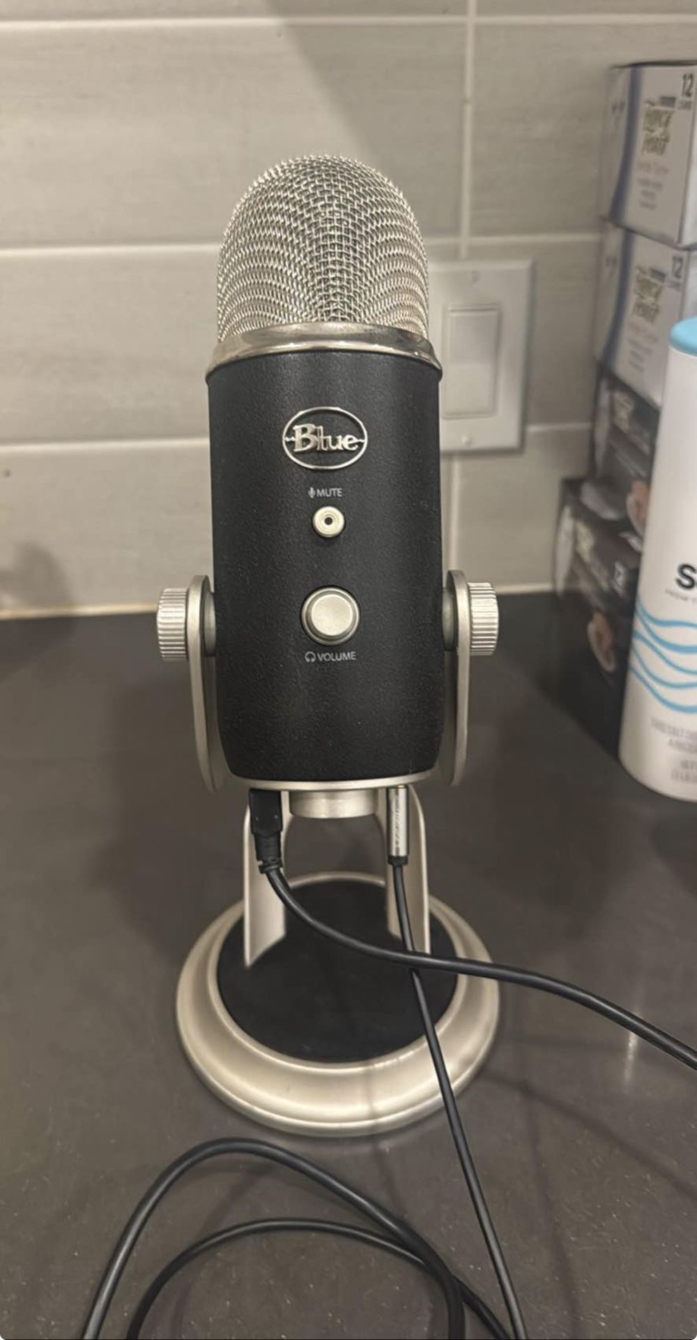 Blue Yeti Pro USB/XLR Condenser Microphone – Silver/Black