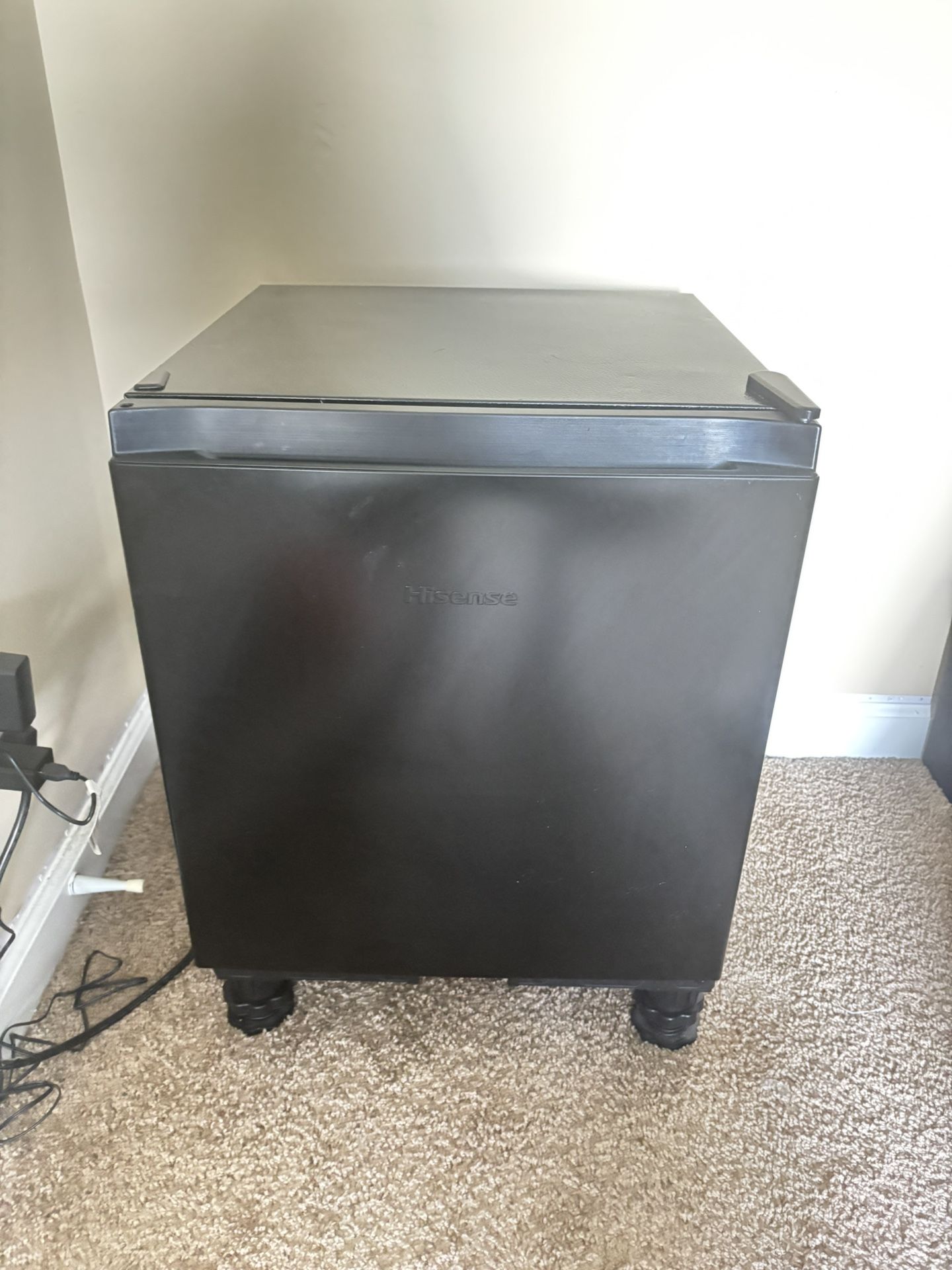 hisense mini fridge