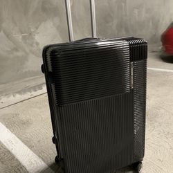 Black Adrienne Vittadini Hardside Spinner Suitcase – Large Size