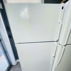 Hotpoint Top And Bottom Refrigerator 30inch 