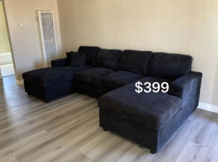 Stylish U-shaped Sectional Sofa Couch With 2 Accent Pillows Brand New