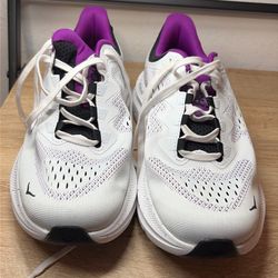 Hoka kawana size 9.5