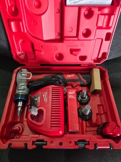 Milwaukee M12 Cordless PEX Expansion Tool Kit