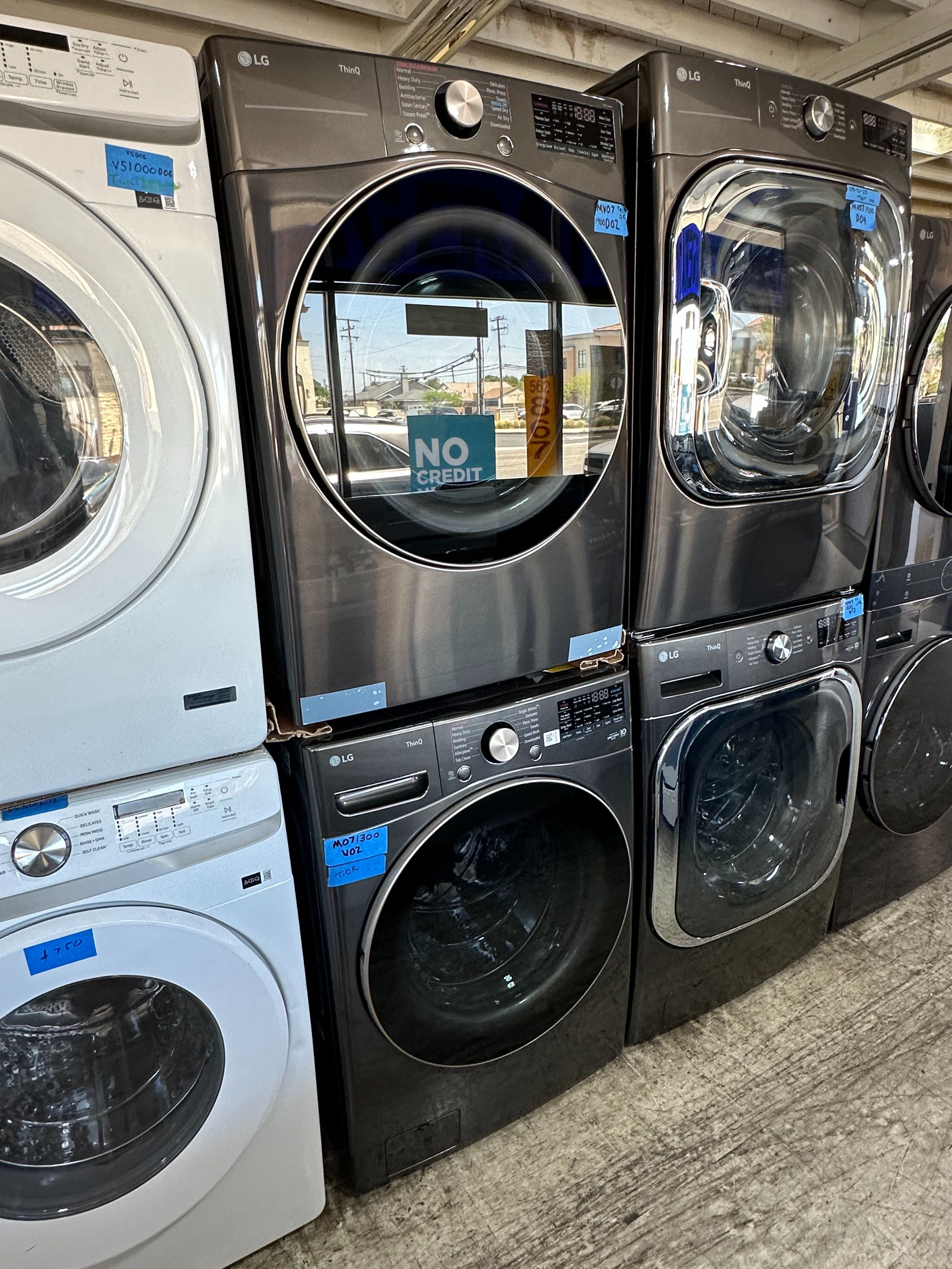 LG Washer & Gas Dryer Set – Black Steel