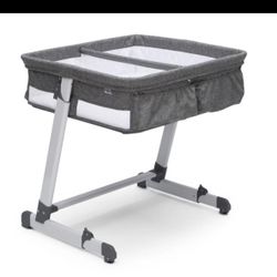 Bassinet/ By the bed Twin city sleeper bassinet/ baby/ bed/ sleep/ kids/ Nursery/ New