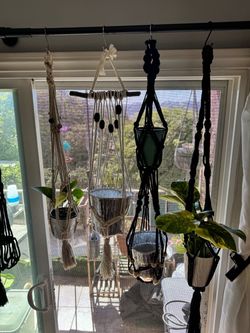 Macrame plant holder
