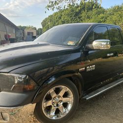 2014 Dodge Ram Laramie Hemi 
