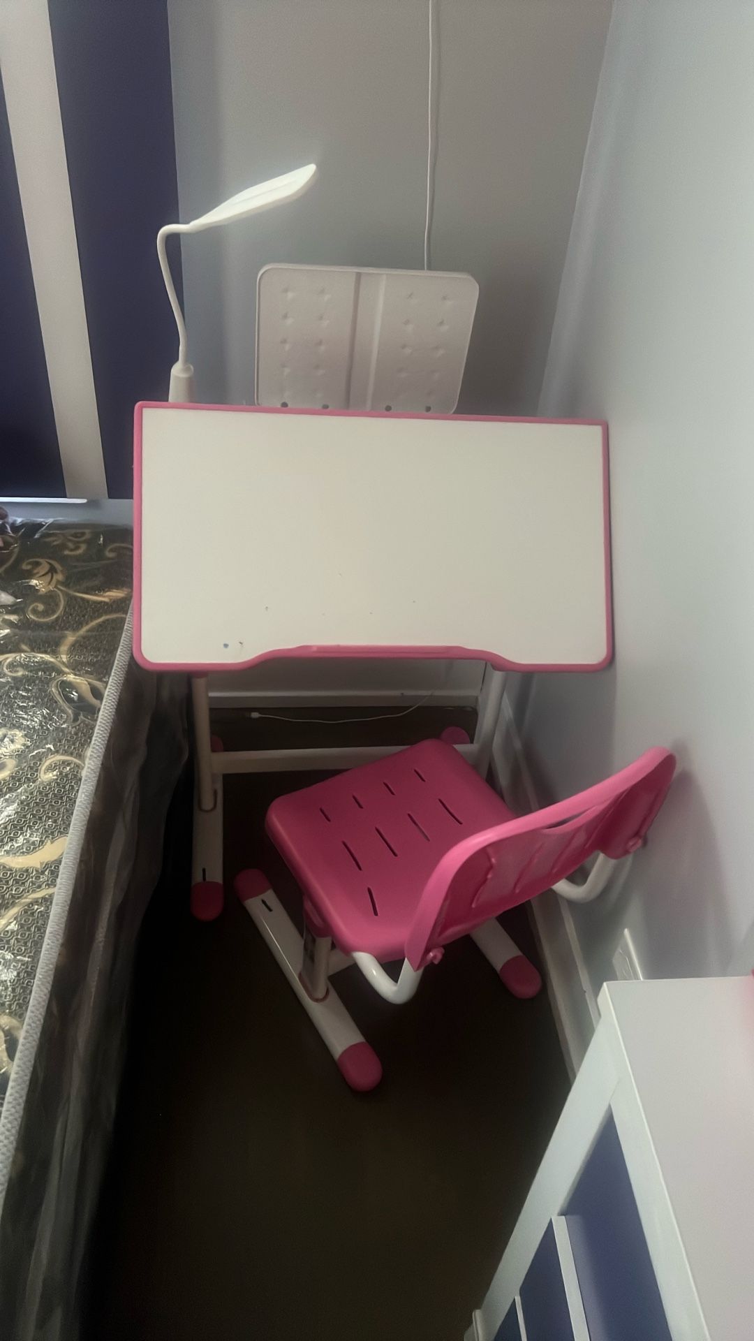 V Tech Kids Desk With Light