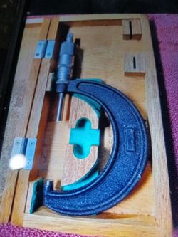 Helios dial micrometer tool