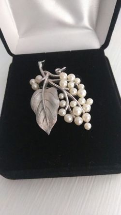 Brooch trifari vintage