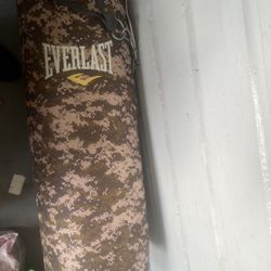 Everlast camo 2025 punching bag