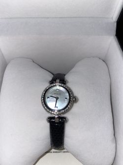 Gucci mother of pearl watch 141 diamonds