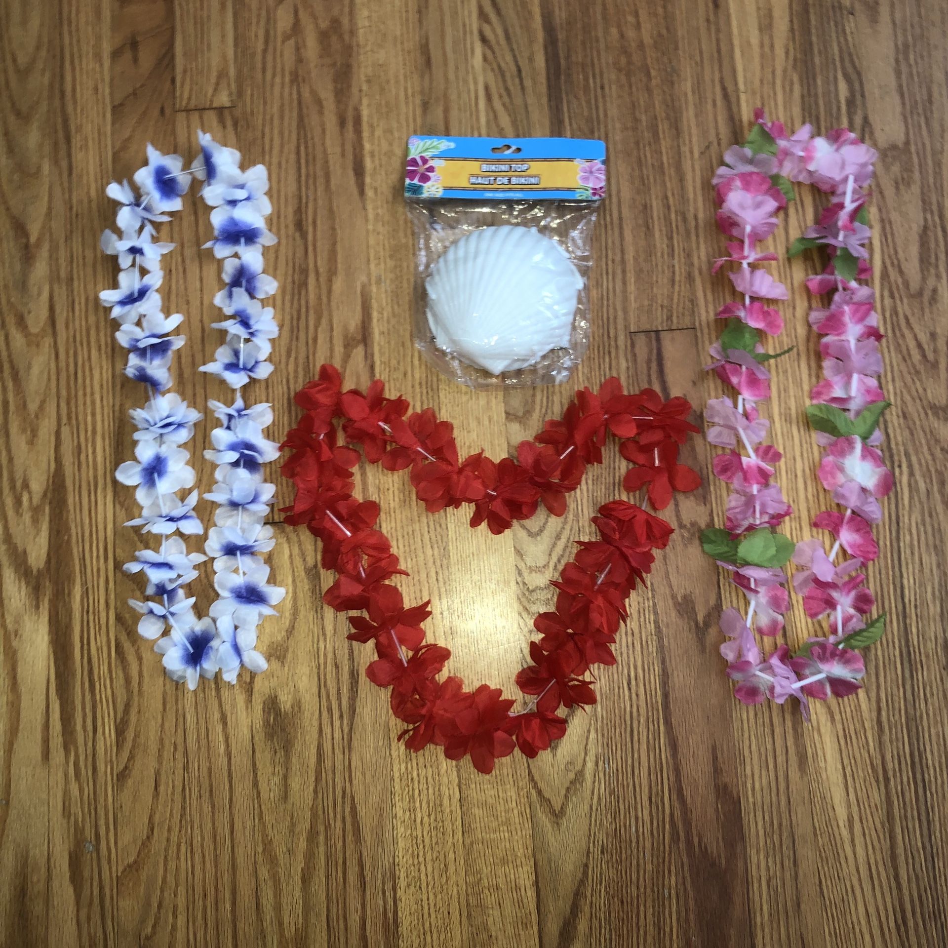 NEW kids Hawaiian costume accessories. 3 flower leis and a seashell bikini top that’s ONE SIZE FITS MOST