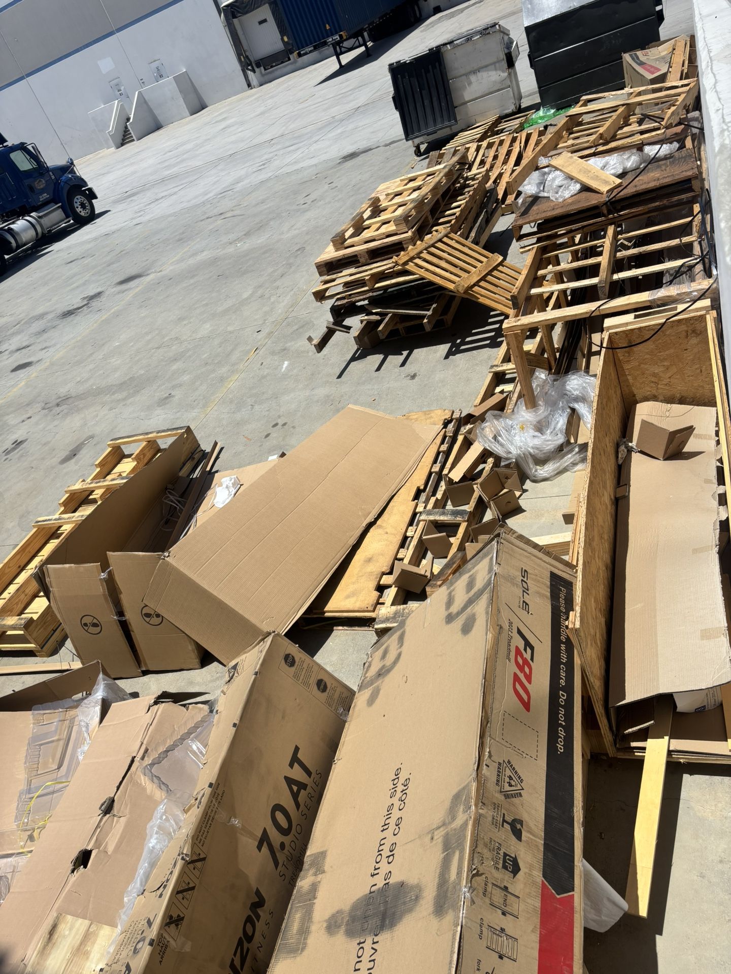 Free Pallets & Cardboard