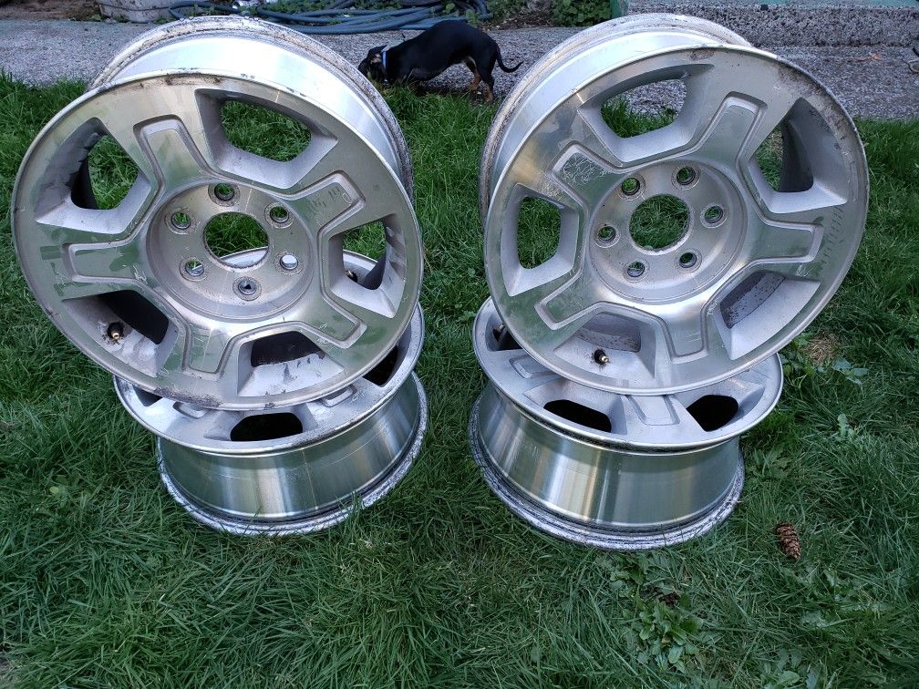 16 inch GM GMC aluminum rims 6 lug nut bolt pattern for Sale in Seattle, WA OfferUp