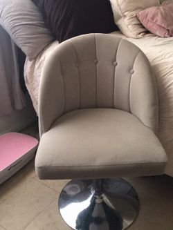 Tufted Swivel Vanity Chair