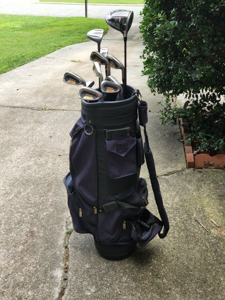 Complete Set Of Golf Comes With Everything You Need