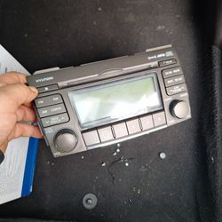 Hyundai Sonata Stock Radio