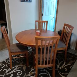 Kitchen Table And 4 Chairs