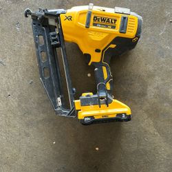 Cordless 16 G Dewalt Angled Finish Nailer