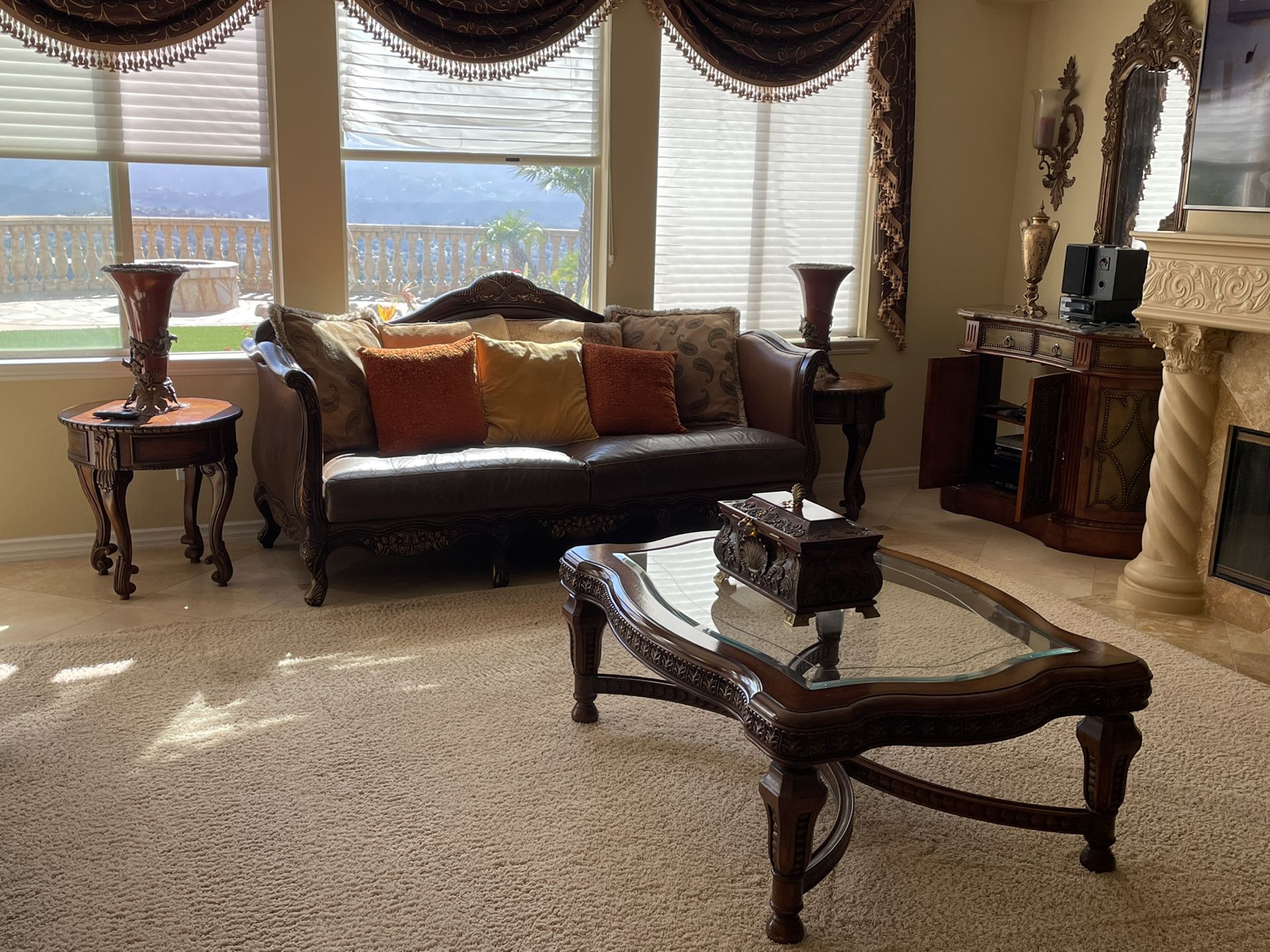 Traditional Family Room Furniture Set