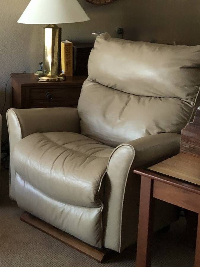 La-Z-Boy Rowan Recliner – Cream Leather (Tall Base) – Excellent Condition