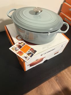 Le Creuset Signature 8qt Oval Dutch Oven – Sea Salt – Brand New / Hard to Find 