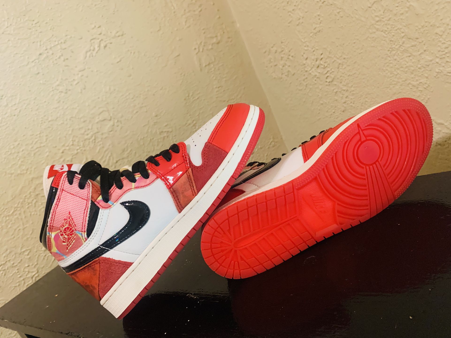 Air Jordan Retro 1 OG spider verse
