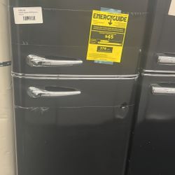 Frigidaire EFRBLACK 7.5 cu. ft. Mini Fridge SG4J