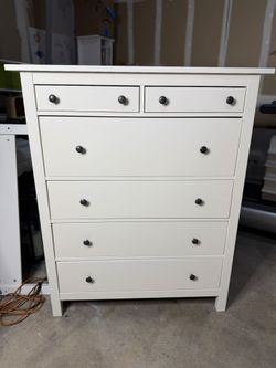 Discontinued Ikea hemnes glossy 6 drawer dresser (DELIVERY AVAILABLE)