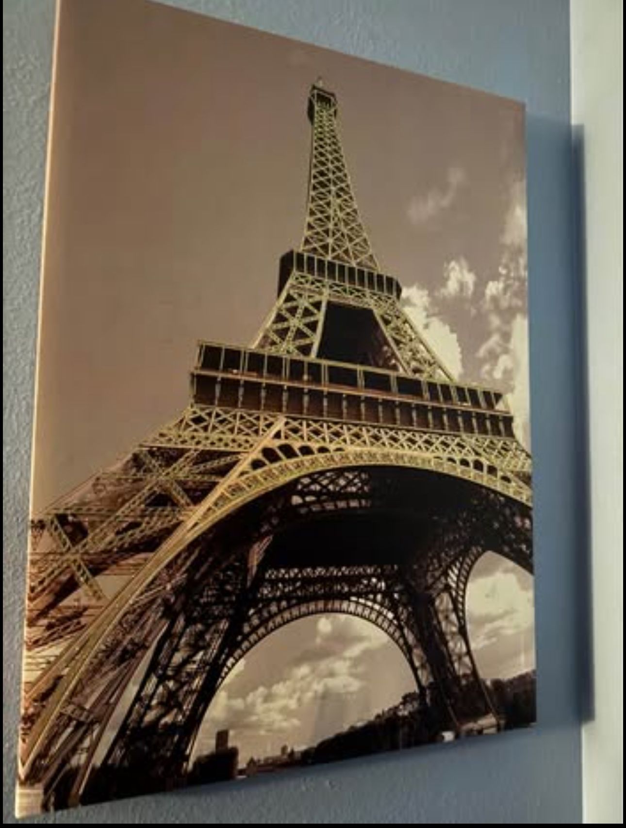 Eiffel Tower with glitter
