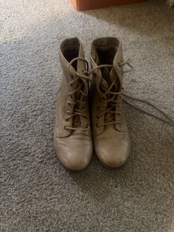 Lace up boots great condition size 9