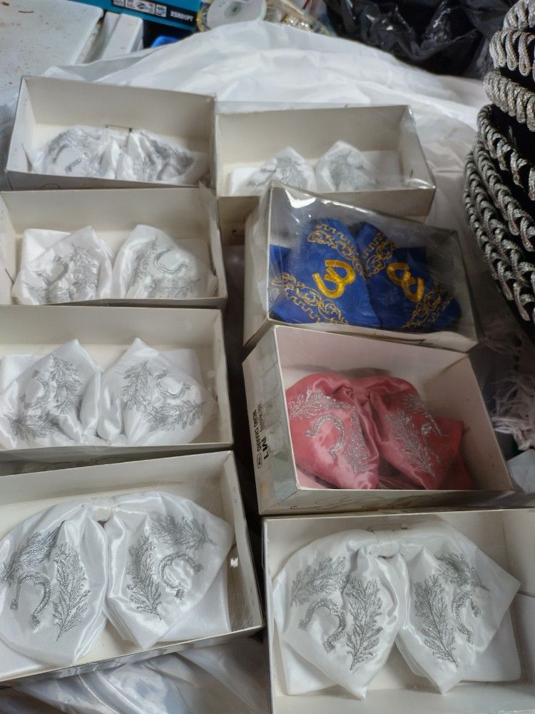 8 Moños Y 7 Sombreros De Charro Negro Con Plateado 