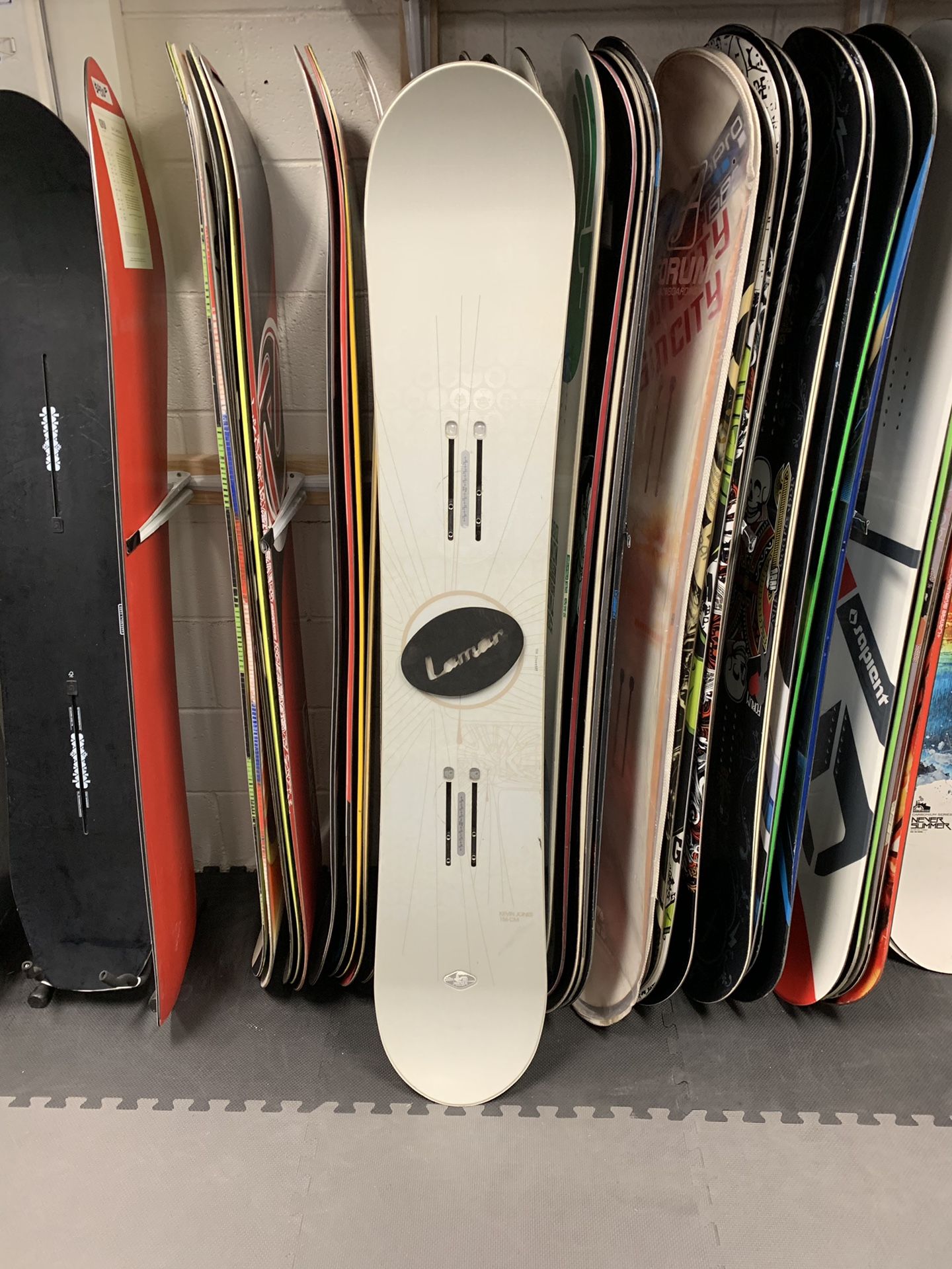 Rare Jeenyus Kevin Jones 156 channel snowboard system with warranty