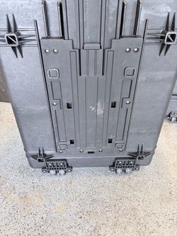 Large Black Hard Shell Rolling Case