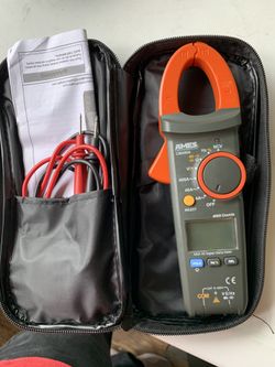 Digital clamp meter