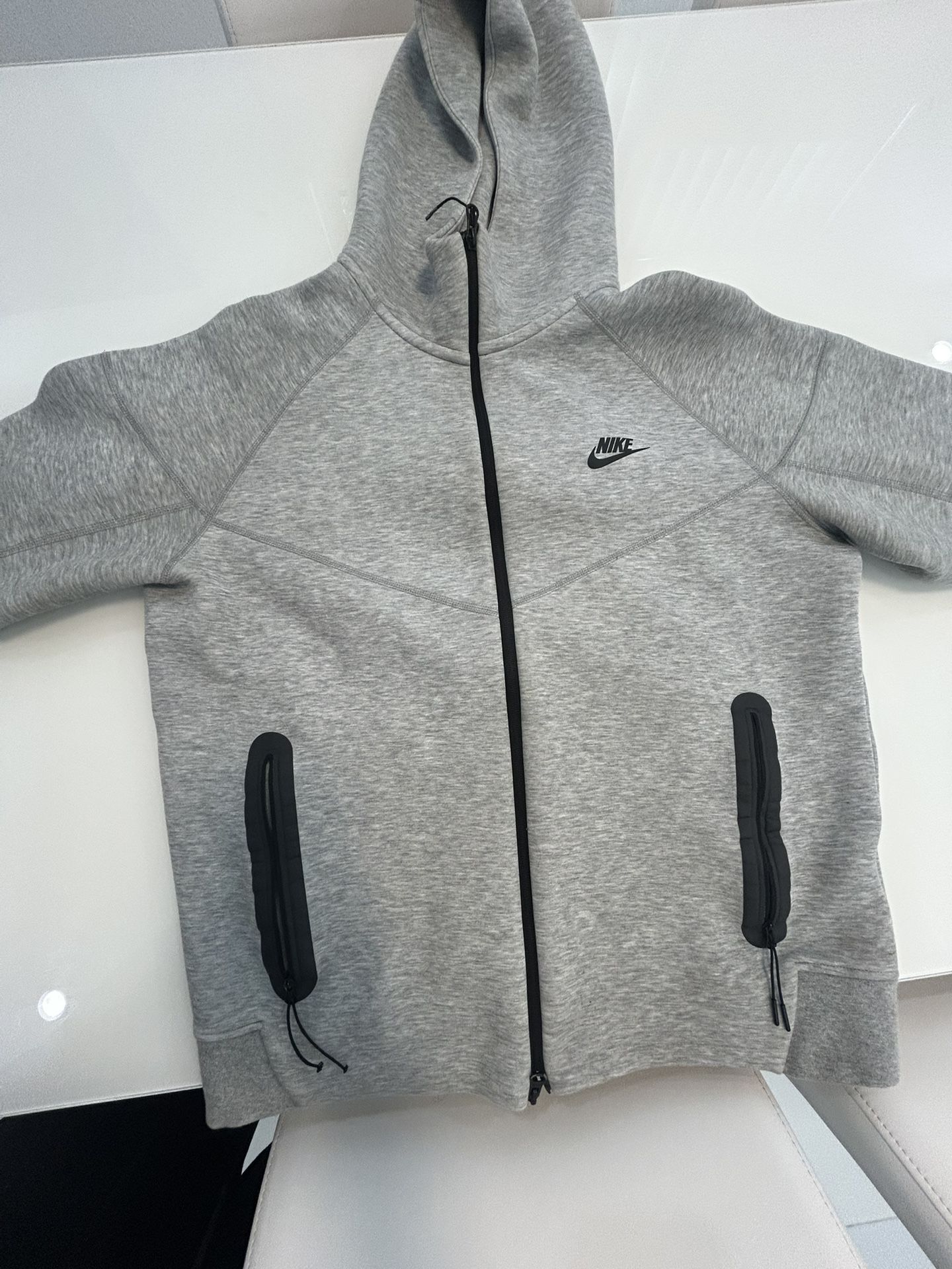 Nike Tech Fleece Full-Zip Hoodie (Gray, Size L)