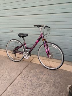 Diamondback Menona Hybrid Bike 700c Wheels